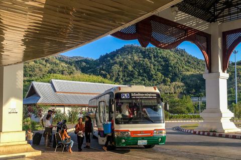 Bus von Laos nach Thailand über die Friendship Bridge