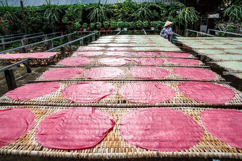 Nudelherstellung in der Reisnudelfabrik Lò Hủ Tiếu Chú Chín