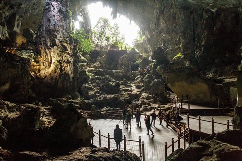 Im Inneren der Tropfsteinhöhle Hang Đầu Gỗ